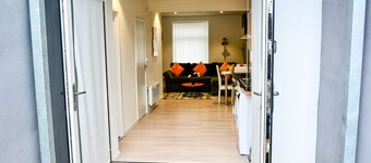 Lovely one bedroom flat with free parking town center