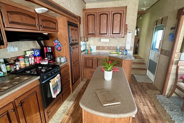 KĂŒhlschrank, Mikrowelle, Ofen, Herdplatte