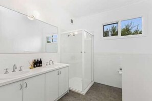Bathroom - LOCHABER at Lonsdale (Point Lonsdale)