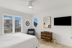 3 bedrooms, desk, WiFi, bed sheets