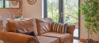 Lovely annexe adjoining the owner’s property close to the village of Treorchy.