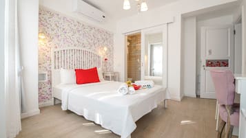 Dobbeltrom – deluxe, 1 dobbeltseng | Minibar, wi-fi (inkludert) og sengetøy