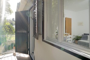 Property grounds - One bedroom apartment with balcony (Hvar)