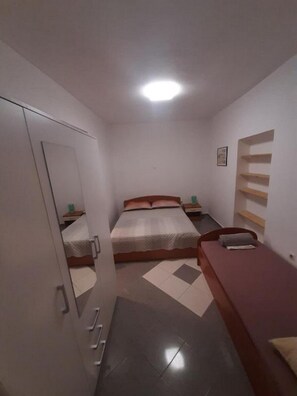 1 bedroom, iron/ironing board, WiFi, bed sheets