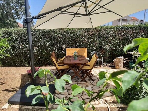 تناول الطعام بالخارج