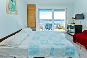WiFi, bed sheets