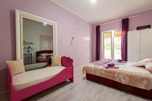 2 chambres, fer et planche à repasser, accès Internet, draps fournis