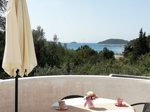 Longin Lamljana- Two bedroom apartment with seaview balcony