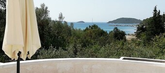 Longin Lamljana- Two bedroom apartment with seaview balcony