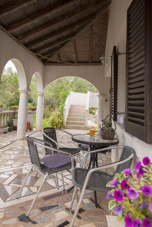 Outdoor dining - Longin Lamljana- Two bedroom apartment with seaview balcony (Kali)