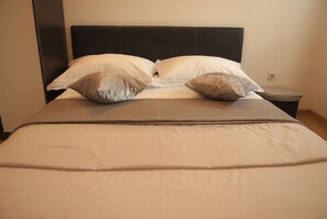 2 slaapkamers, een strijkplank/strijkijzer, wifi, beddengoed