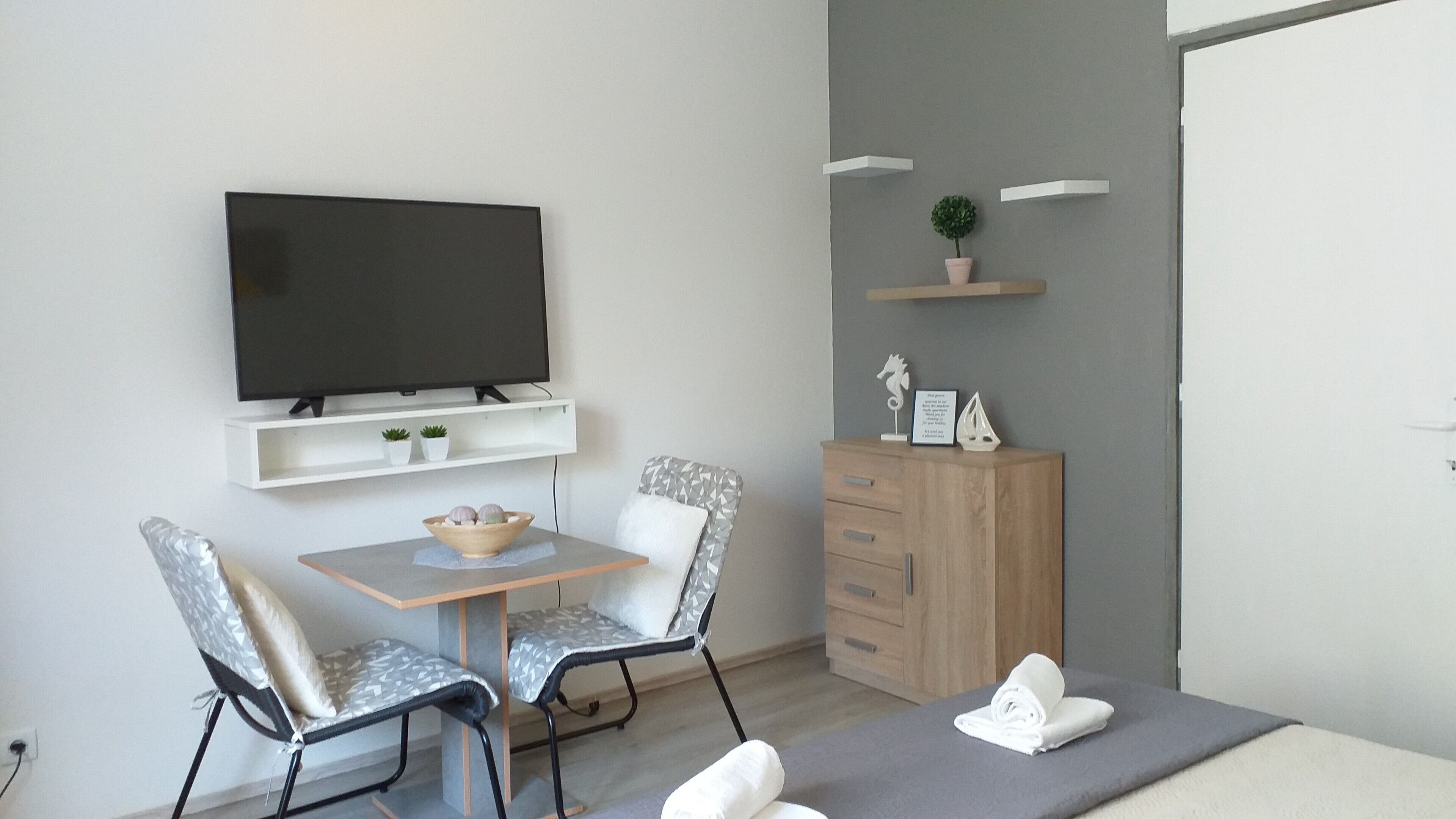 1 chambre, fer et planche à repasser, Wi-Fi, draps fournis