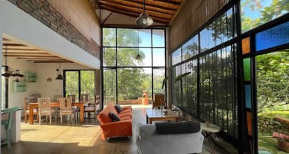 Cozy Designed Family Chalet surrounded by nature - 15 mins to city