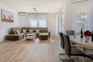 Interior - Villa Petar - 8 persons, 3 bedrooms, 2 bathrooms, pool (Buje)