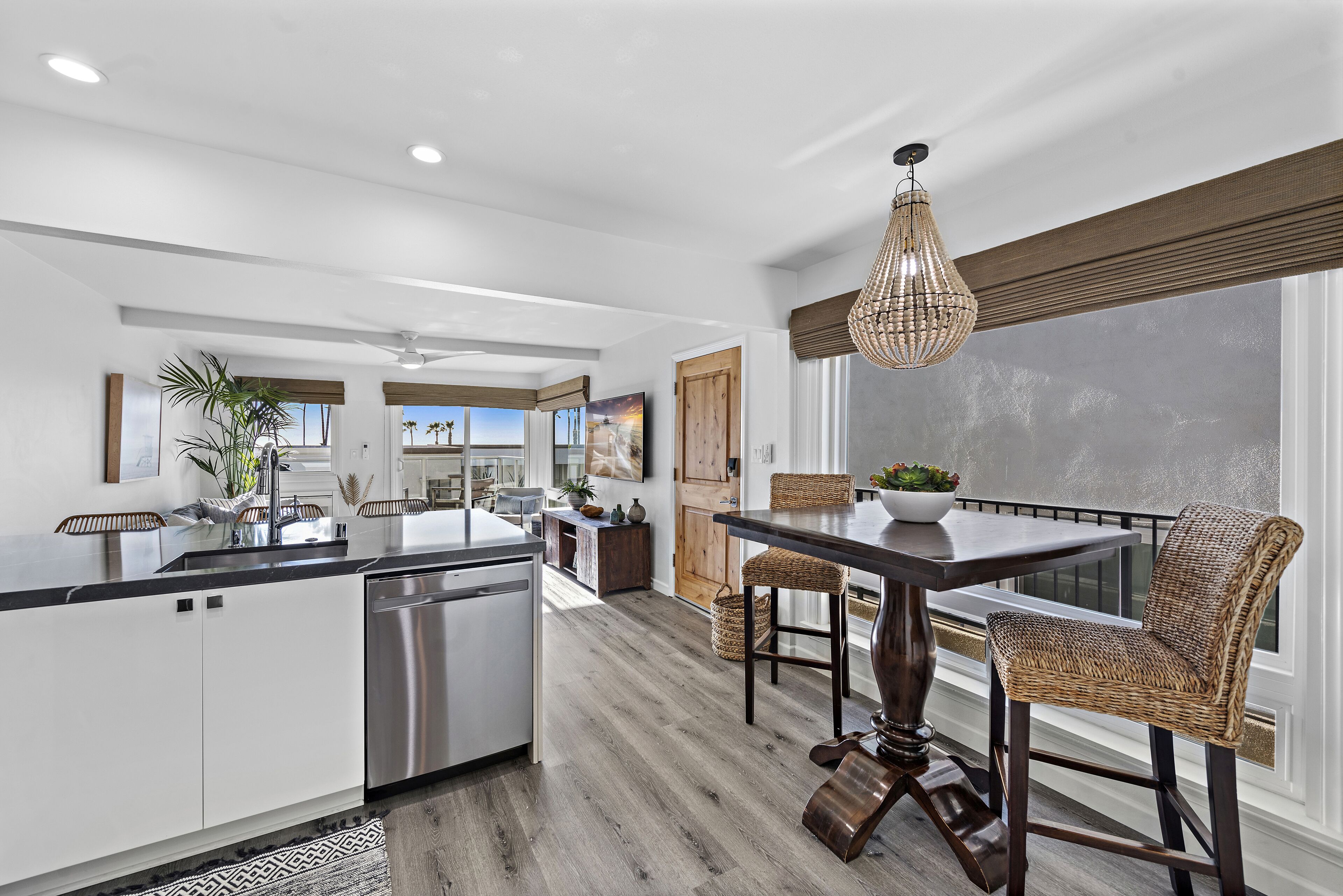 Swedishfish Beach Retreat - AC & parking!