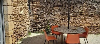 Restful, warm house in Périgord Noir.