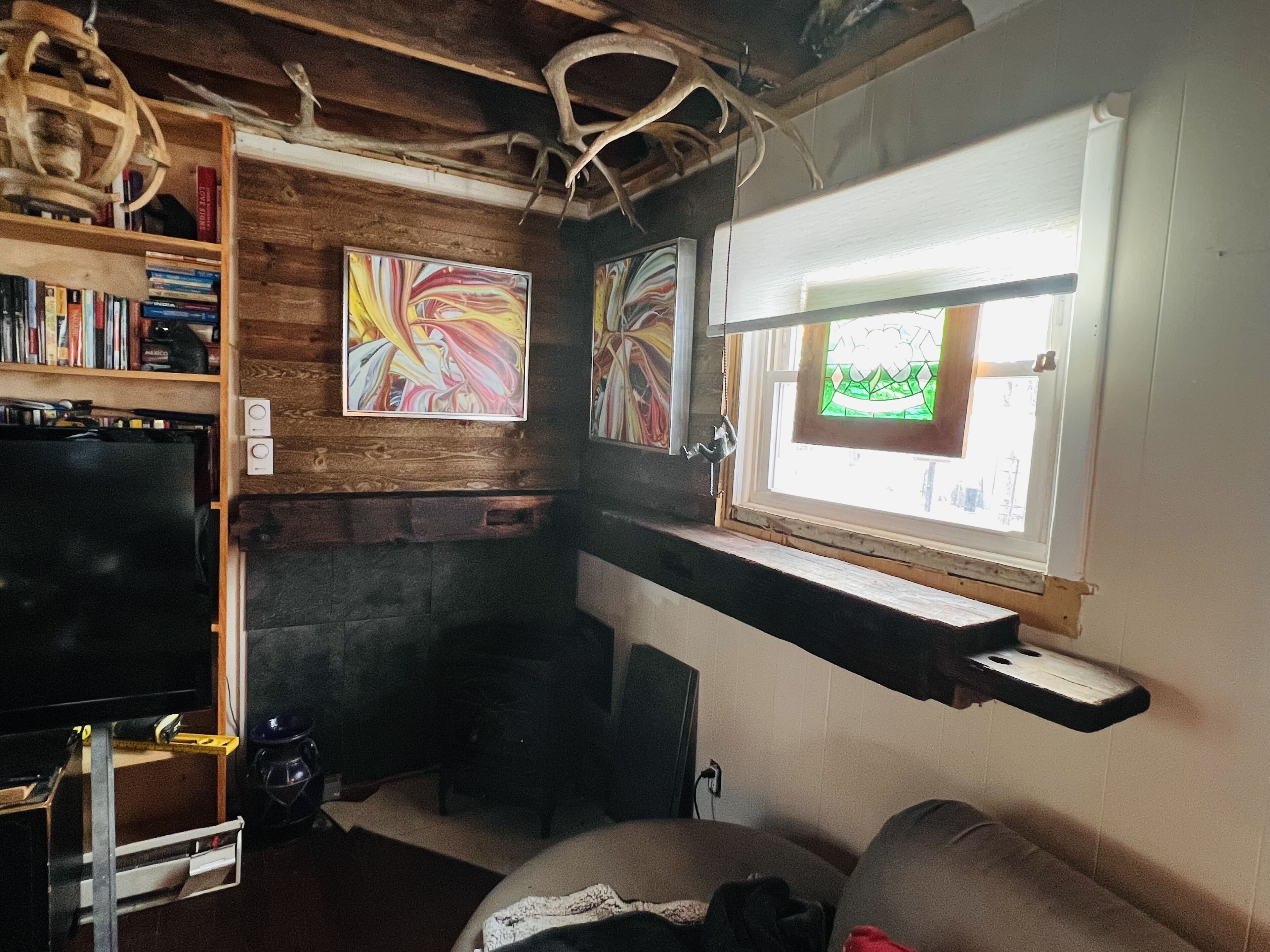 Darling cottage near entrance to Letchworth State Park  overlooking Silver Lake!