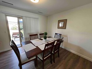 Dining - Beautiful and Cozy 4-BR residential home!!! (Oxnard)