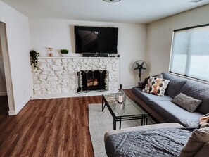 Smart TV, fireplace, stereo