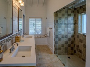 Shower, hair dryer, towels, soap - Bali Style Luxury Beach Front Pool Home with Amazing Views. 5 BR, 5.5 baths (Great Guana Cay)