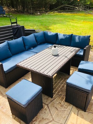 Outdoor dining - Catskills Cozy Cottage by The Lake, Sullivan County (Rock Hill)