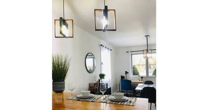 Cozy Cottage with Lake View, Minutes to Bethel Woods, Skiing & Casino