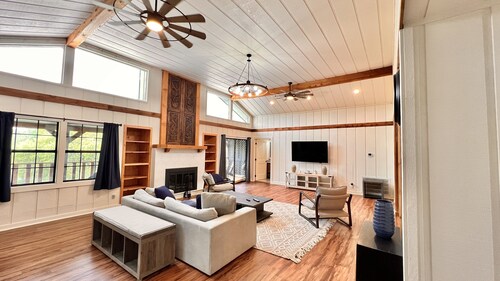 Riverfront Luxury On the Guadalupe - Experience Hill Country's Finest