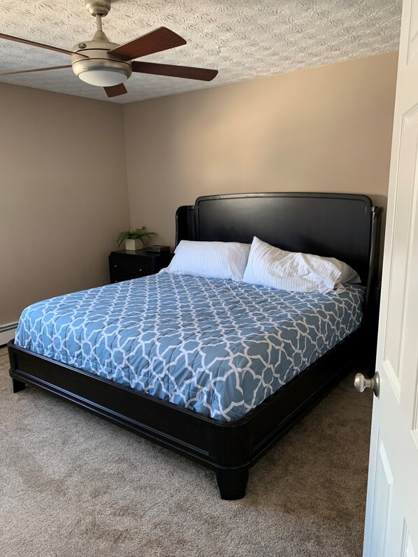 3 makuuhuonetta, silitysrauta/-lauta, ilmainen Wi-Fi, vuodevaatteet