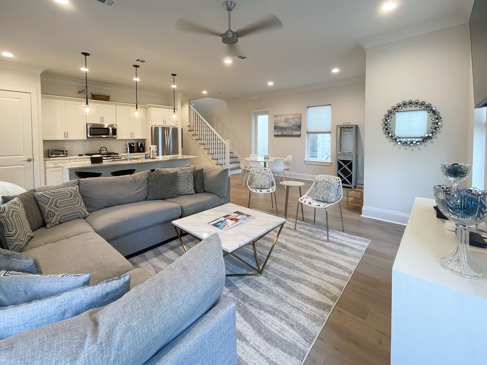 Pet-Friendly Beach House Retreat: Enjoy Monthly Stays with 25% Off! Large Yard