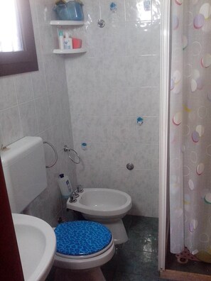 Doccia, asciugacapelli, bidet, asciugamani