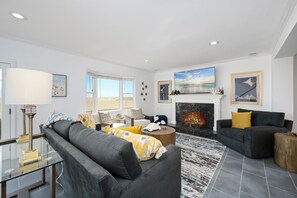TV, fireplace