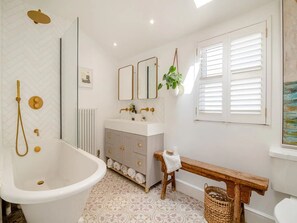 Combined shower/tub, hair dryer, towels, soap
