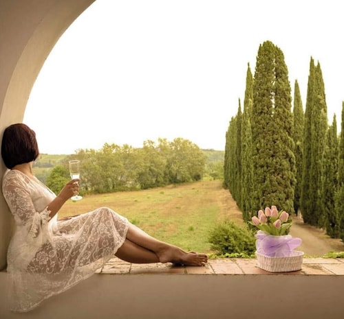 Splendid Chianti Tuscany Villa with Panoramic Pool ,Cypress Trees-Lined Drive