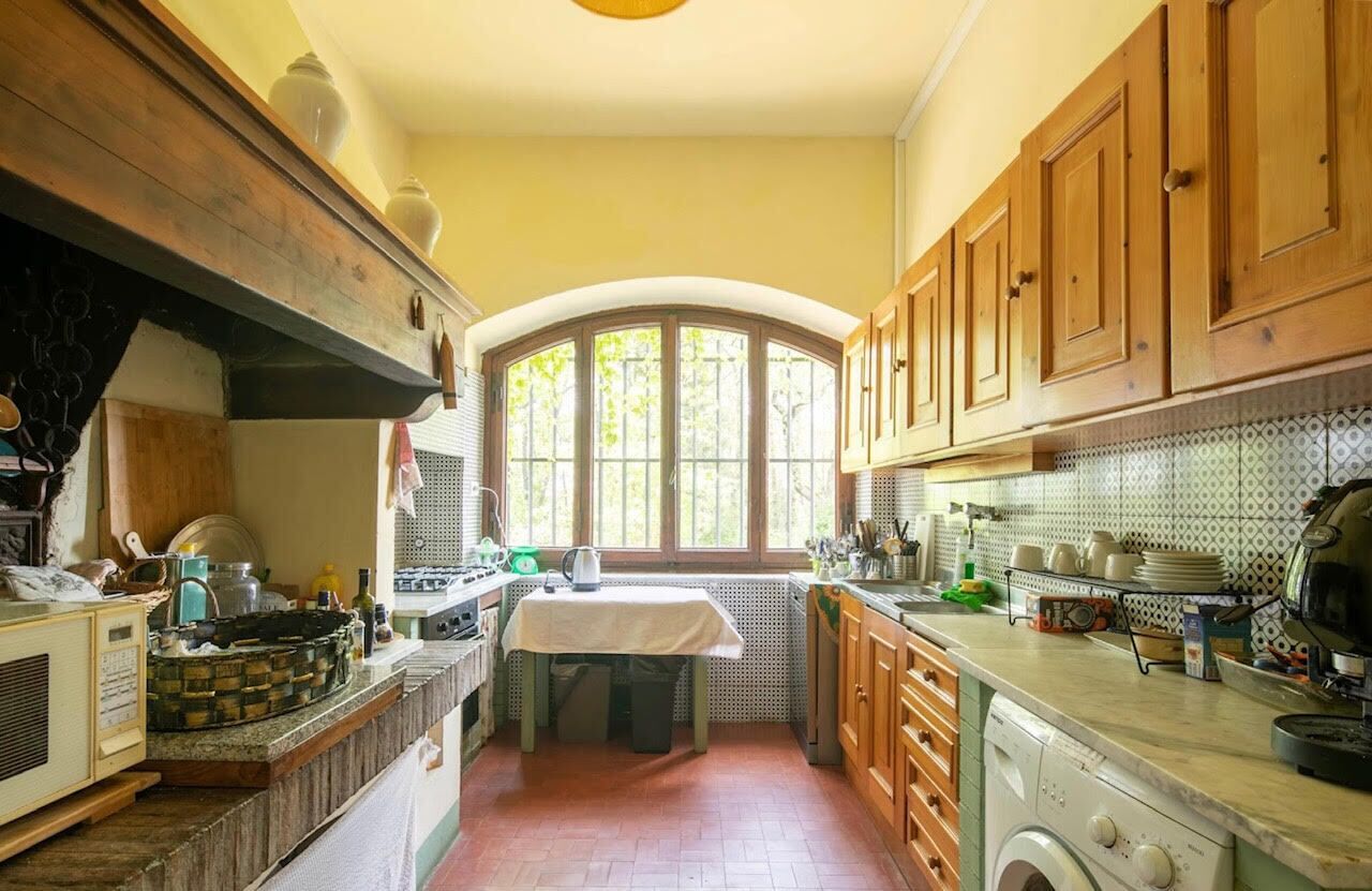 Splendid Villa In Tuscany Lined with Cypress Tree