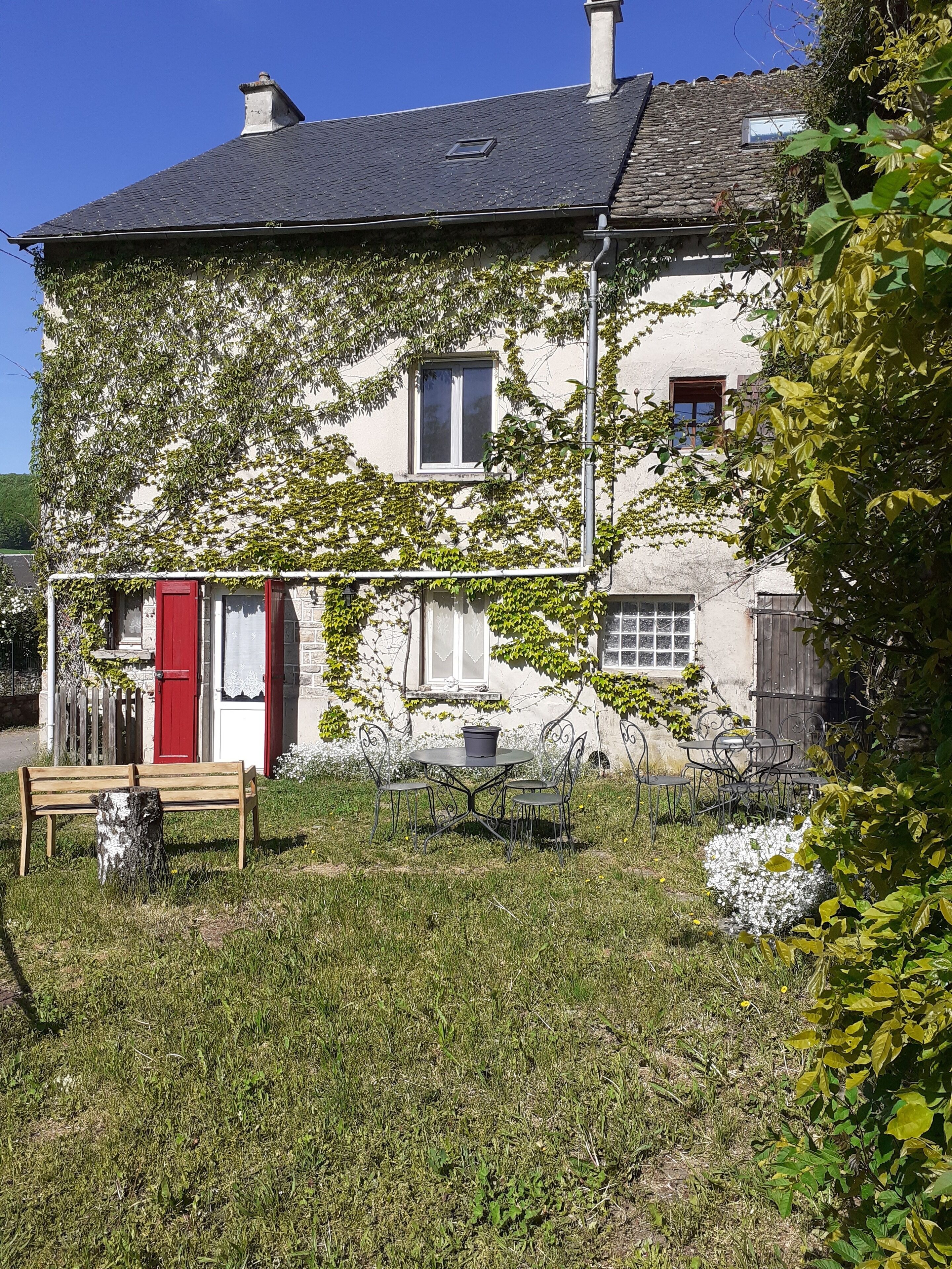 Large gite **** for 10 people on the Aubrac