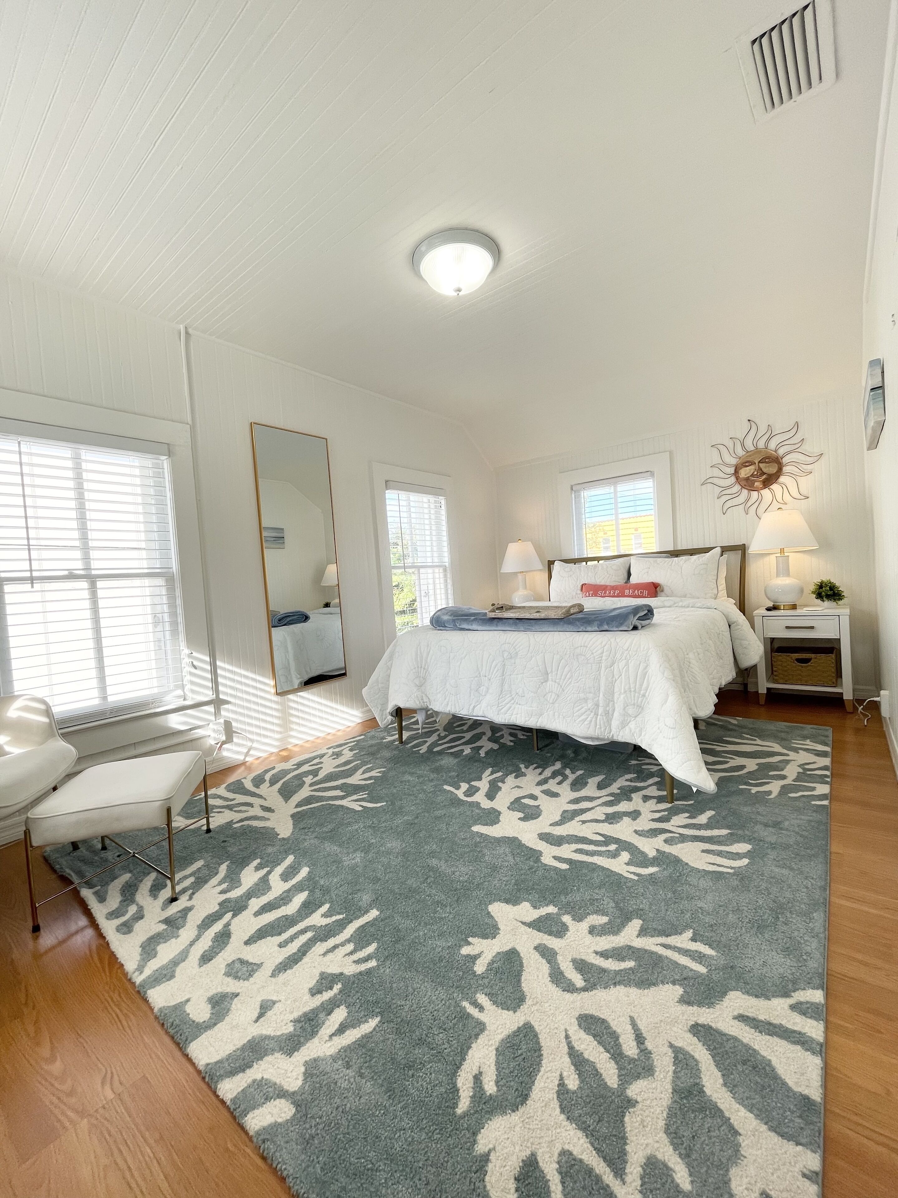 *NEW* DELRAY DIGS- DOWNTOWN DELRAY