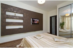 Iron/ironing board, internet, bed sheets