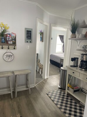 2 soverom, skrivebord, strykejern/-brett og wi-fi (inkludert)