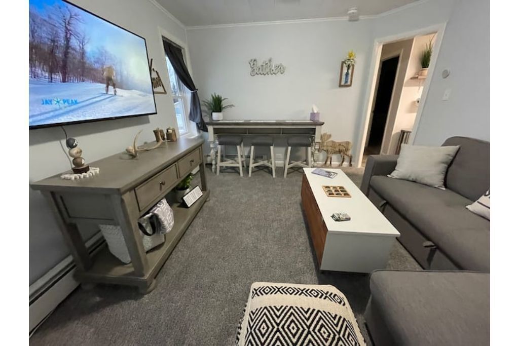 Cozy Apartment close to Jay Peak!