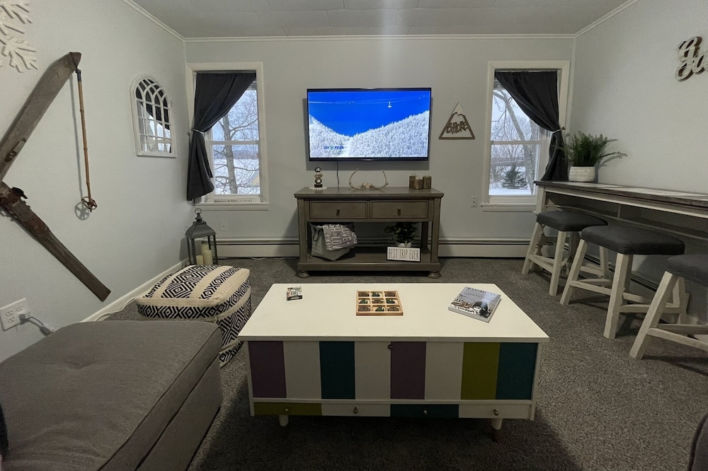 Cozy Apartment close to Jay Peak!