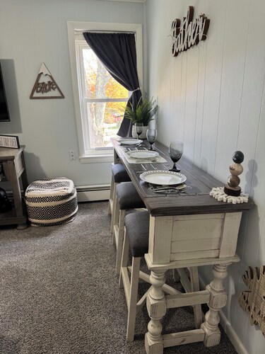 Cozy Getaway close to Jay Peak!