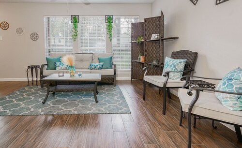 IDYLLIC LAKEVIEW HOME| MODERN PARADISE| 3BD-2.5BA