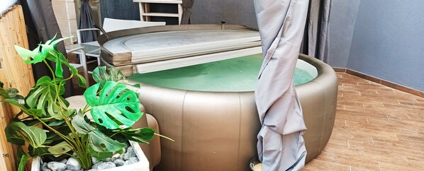 Baignoire à remous extérieure