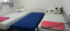 3 chambres, bureau, lit de bébé portatif, accès au Wi-Fi (inclus)