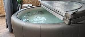 Baignoire à remous extérieure
