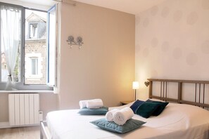 2 chambres, fer et planche Ă repasser