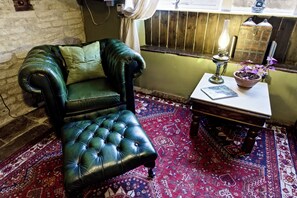 Smart TV, fireplace - Nutclough Cottage - Log Fire and Valley View (Hebden Bridge)
