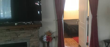 1 habitación, tabla de planchar con plancha, wifi y ropa de cama