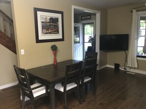 Dining - Shallow Lake Retreat (Shallow Lake)