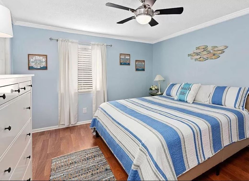 Cozy Island Condo *Great Location*